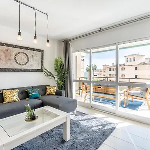 Sea View 2 Bedroom 2 Min Away From The Beach Apartment